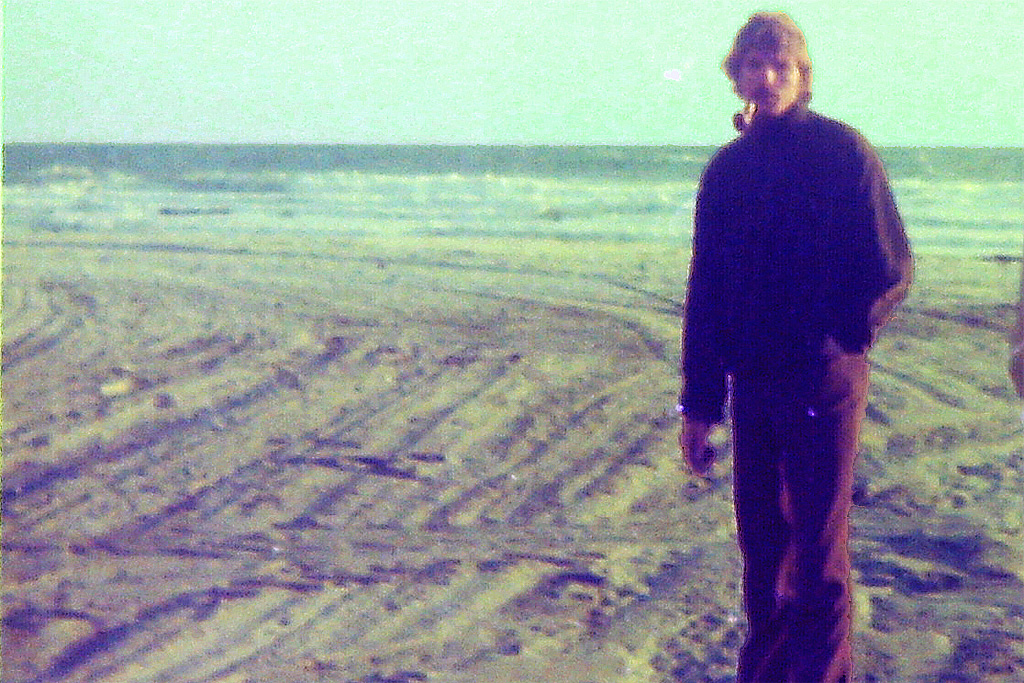 1974-08_P03 Van beach cut
